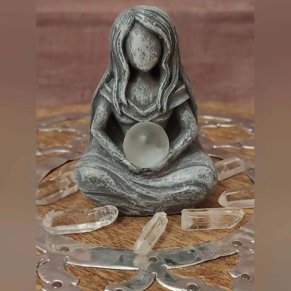 1 DAY SALE!!! Lunar Goddess Moon Goddess Witchy Woman Crystal Ball Magic Statue - Picture 13 of 13